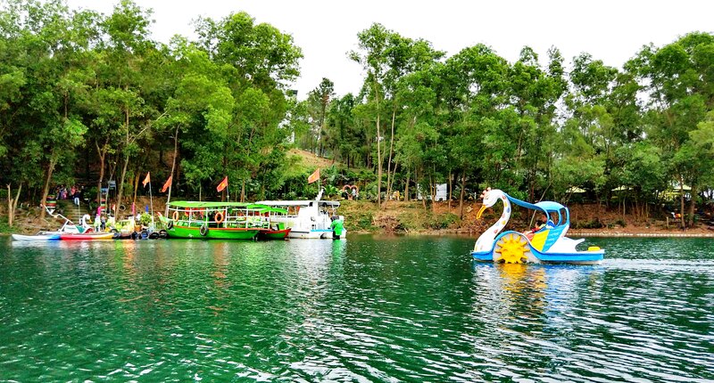 đi tham quan hồ Phú Ninh 