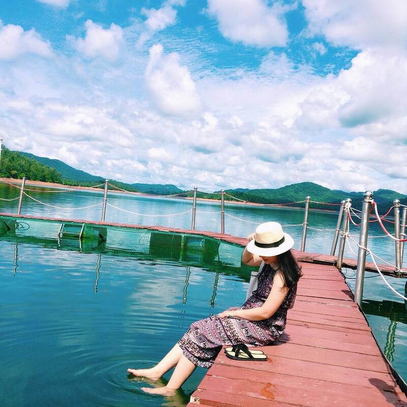 hình ảnh check-in của du khách tại hồ Phú Ninh 