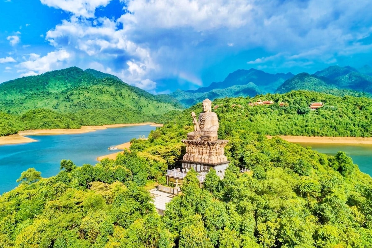 Top 20 khách sạn Huế rẻ có hồ bơi gần sông Hương, Đại Nội