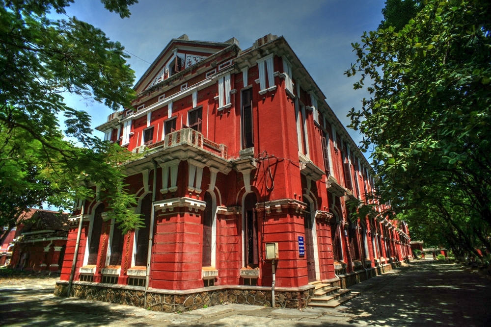 Chiêm ngưỡng kiến trúc độc đáo của trường Quốc học Huế
