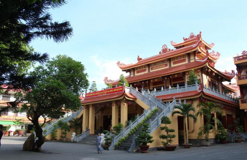 Khám phá Chùa Xá Lợi - Điểm du lịch tâm linh nổi tiếng tại Sài Gòn