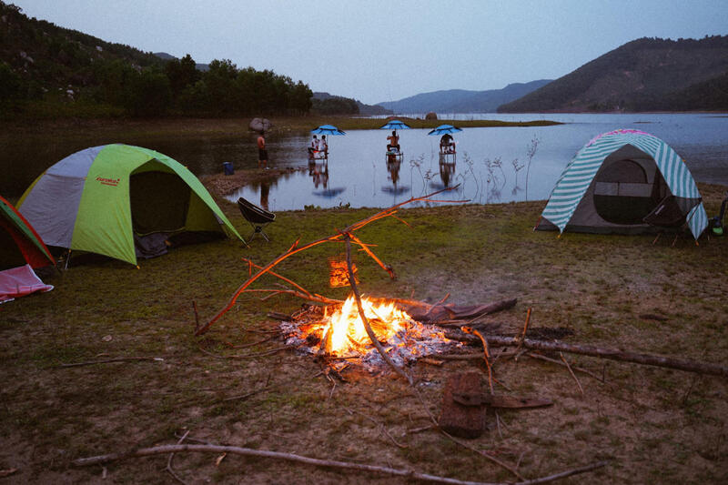 Cắm trại qua đêm tại khu du lịch