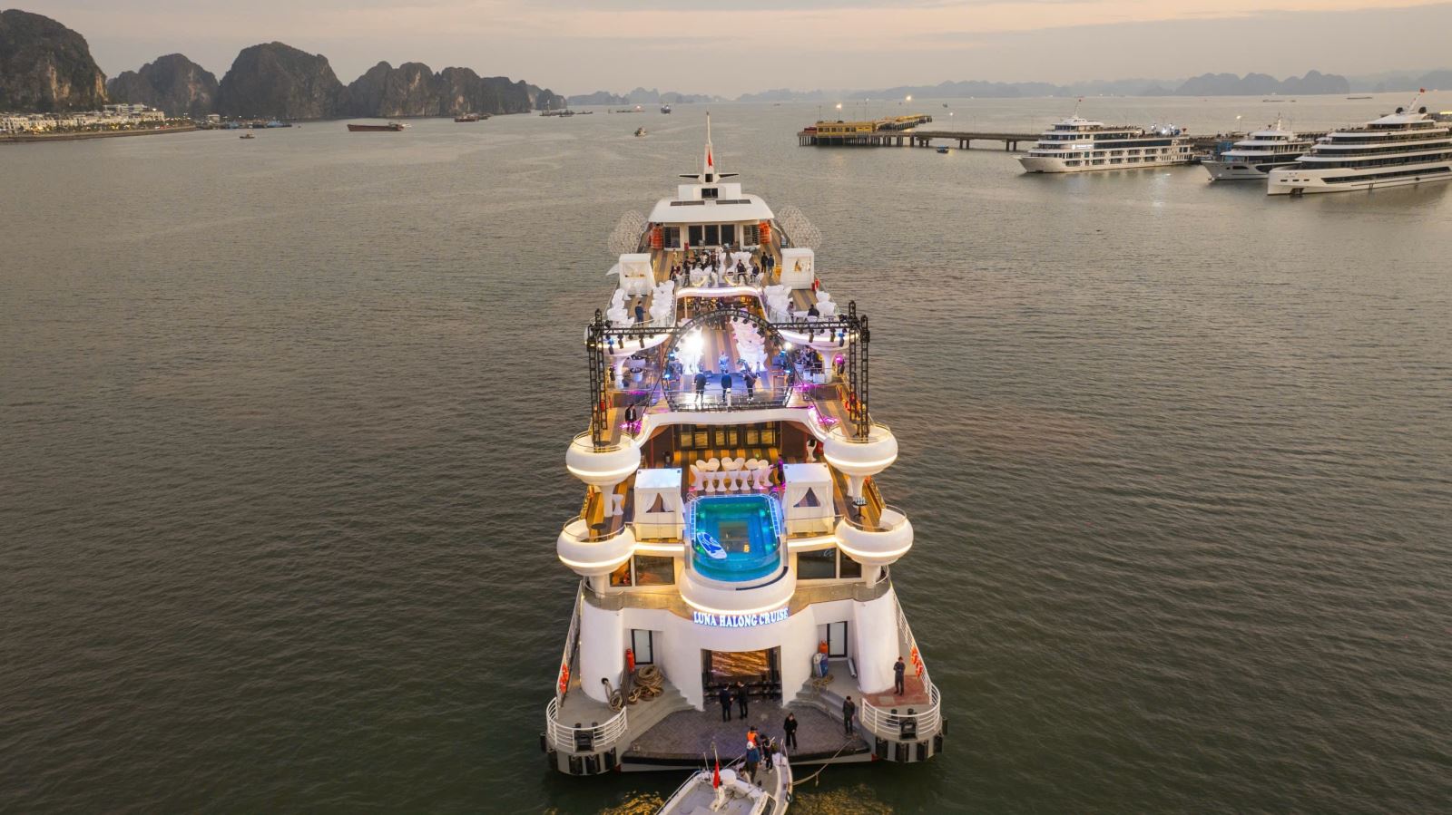 Luna Cruise Hạ Long - Trải nghiệm kỳ nghỉ hoàng gia