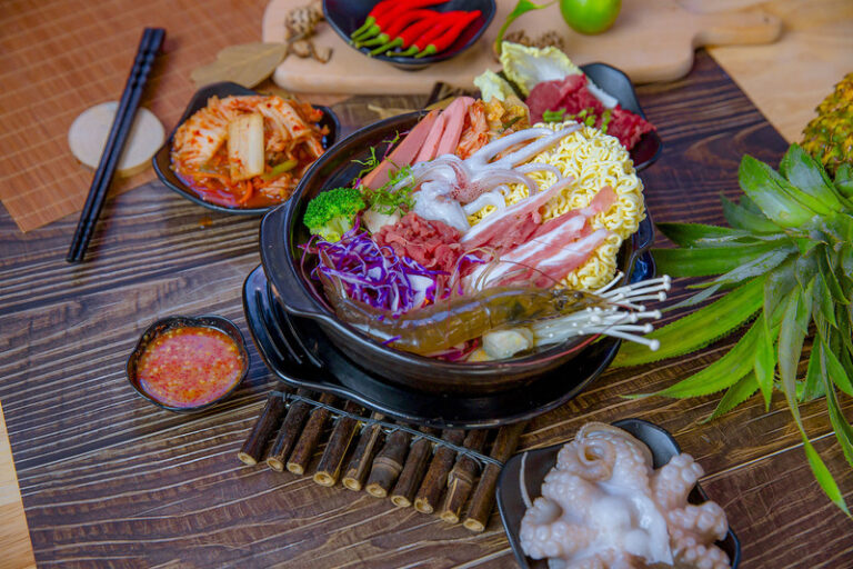 Điểm danh top 10 địa điểm mì cay gần đây siêu ngon siêu hấp dẫn