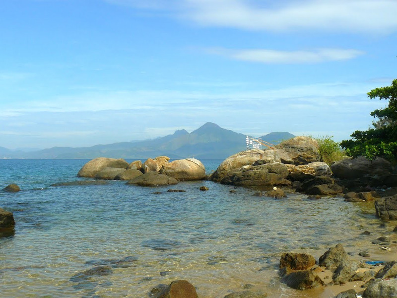 Bãi đá đen Đà Nẵng – Khám phá bãi tắm hoang sơ, hút khách