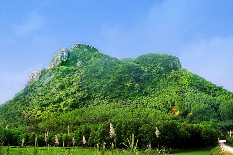 Khám phá núi Thần Đinh - Địa điểm linh thiêng của Quảng Bình