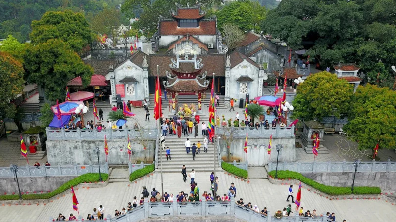 Chùa Cái Bầu - Địa điểm du lịch tâm linh nổi tiếng ở Quảng Ninh