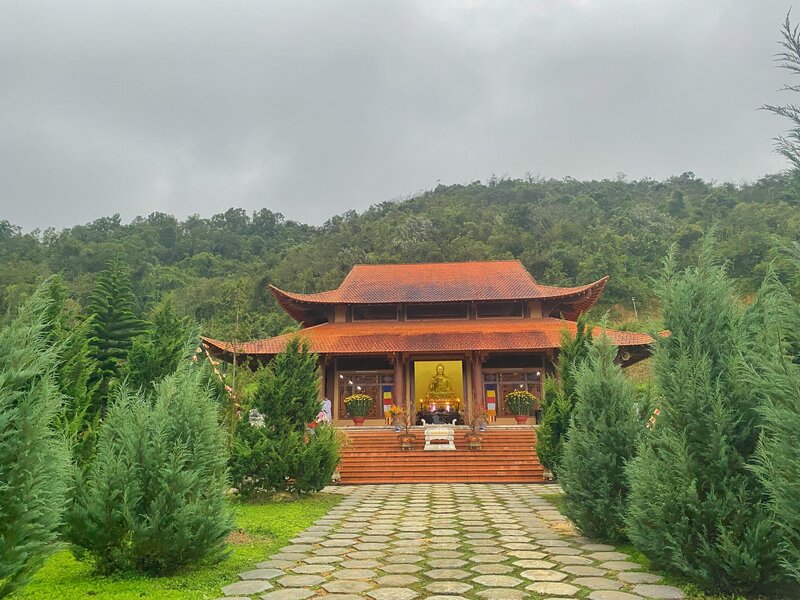 Chùa Cái Bầu - Địa điểm du lịch tâm linh nổi tiếng ở Quảng Ninh