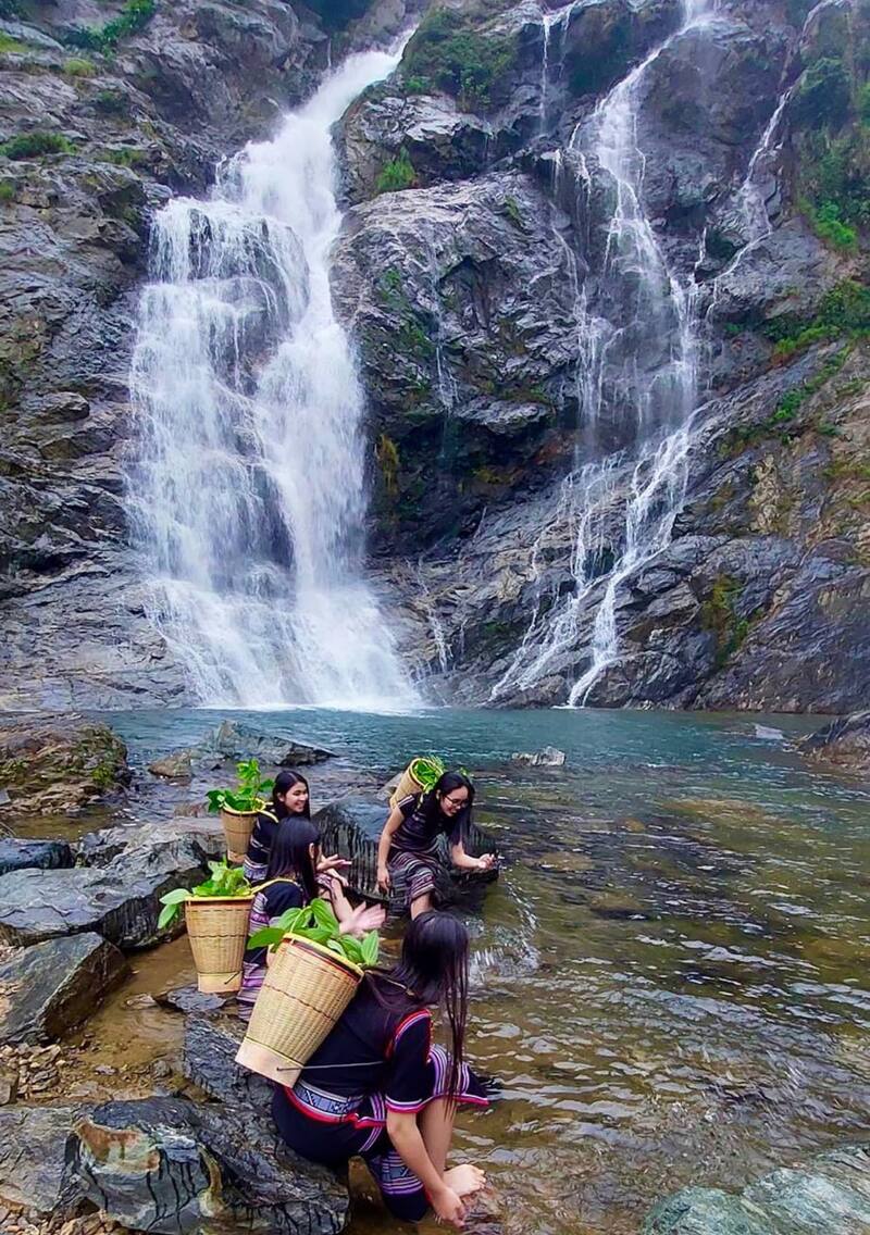 Thác Trắng Quảng Ngãi - Chinh phục thác nước đẹp đầy sức cuốn hút