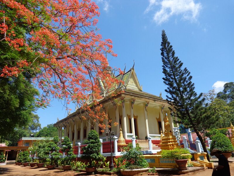 Chùa Hang Trà Vinh - Ngôi chùa cổ kính giữa lòng miền Tây