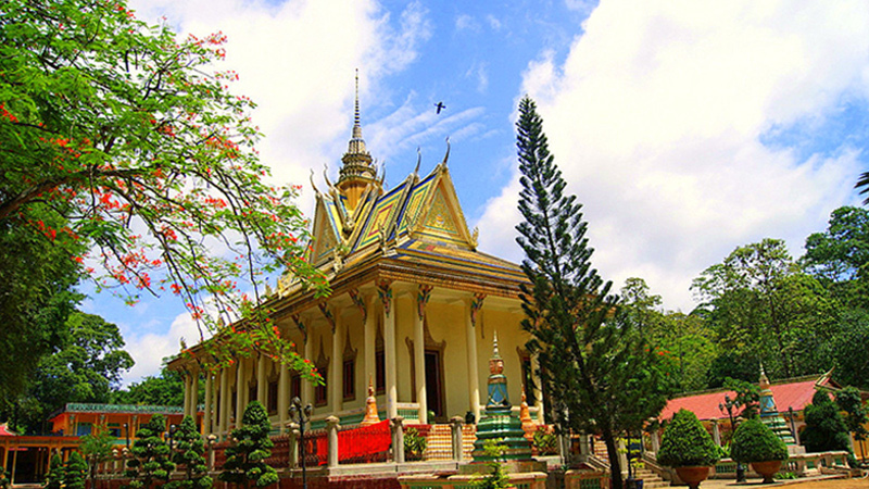 Chùa Hang Trà Vinh - Ngôi chùa cổ kính giữa lòng miền Tây