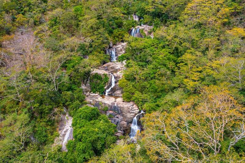 Mũi Đá Vách Ninh Thuận: Sừng sững, hiên ngang giữa biển trời Vĩnh Hy