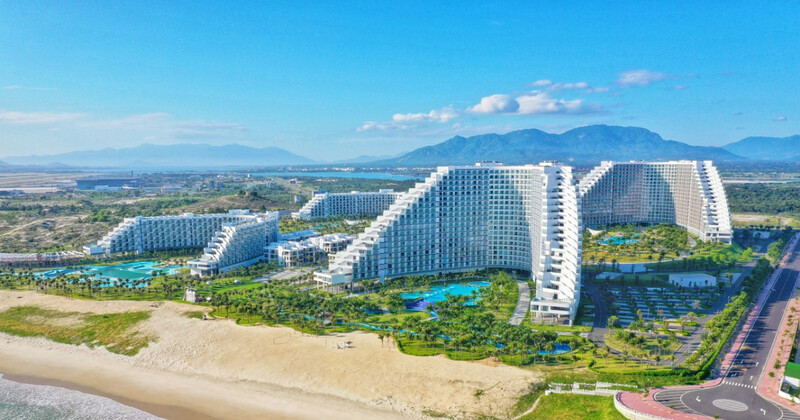 The Empyrean Cam Ranh Beach Resort: Tận hưởng kỳ nghỉ sang trọng bên bờ biển