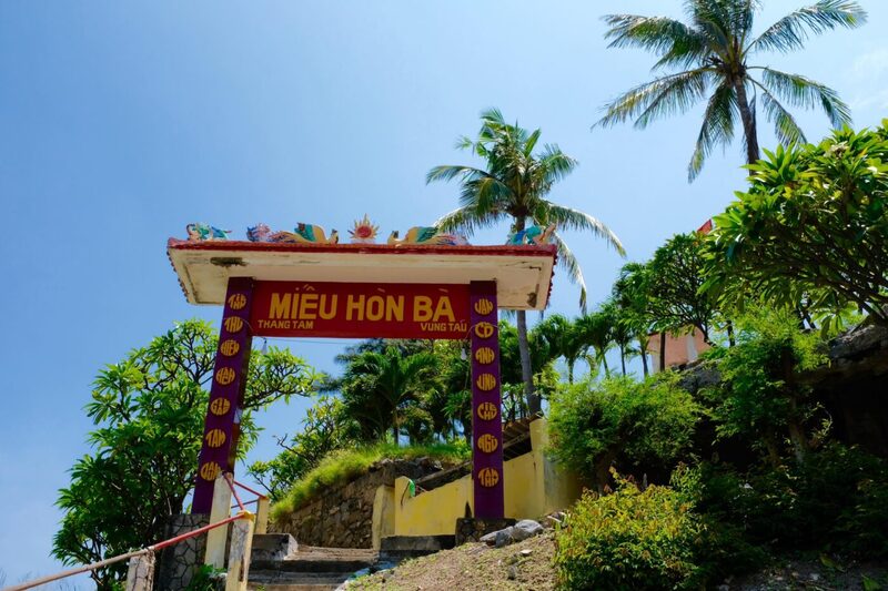 Miếu Hòn Bà – Vẻ đẹp tâm linh nơi giao thoa giữa trời và biển