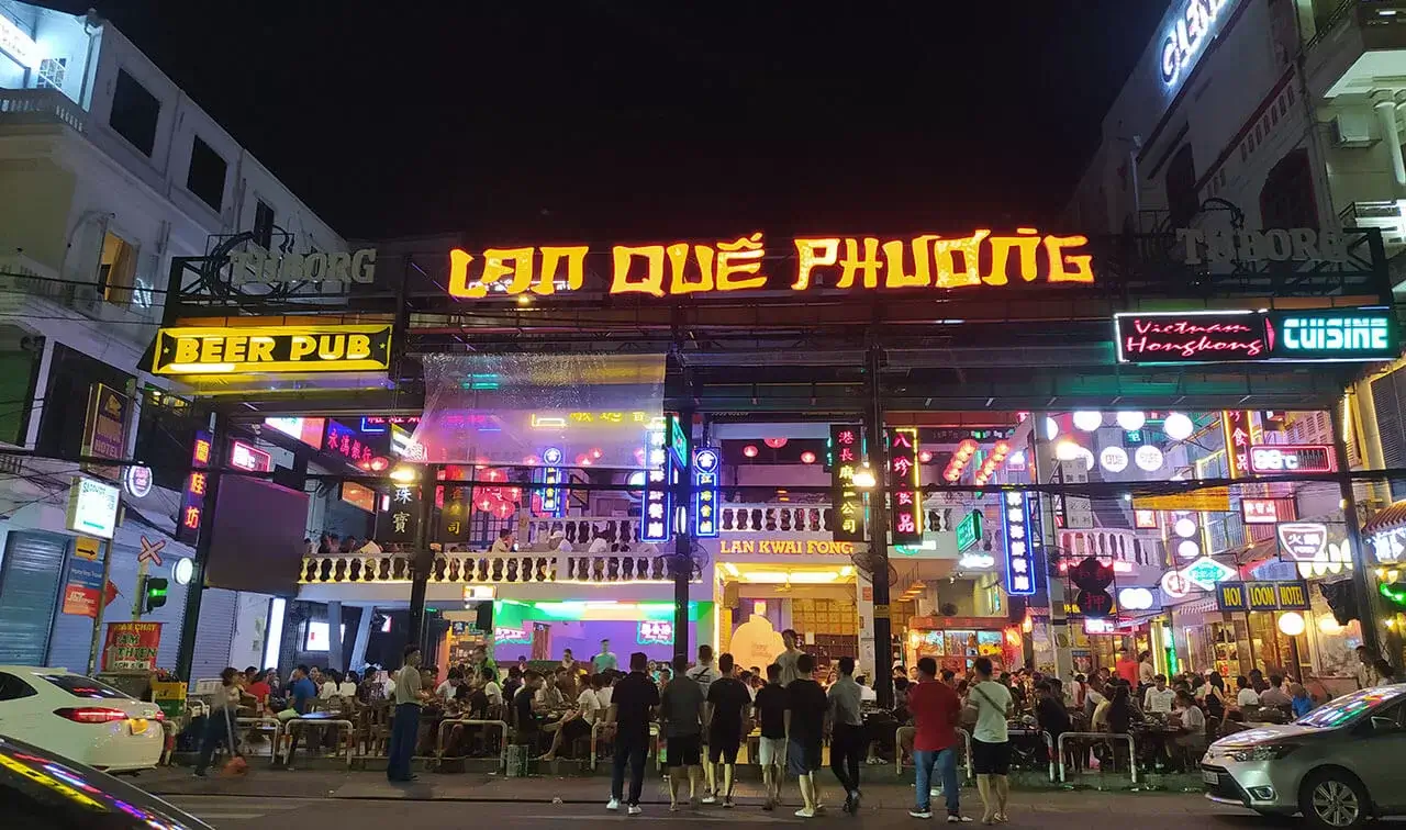 Phố Tây Huế - Điểm đến sôi động và náo nhiệt tại cố đô 26 Phố Tây Huế