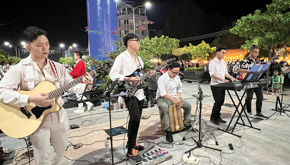 Phố Tây Huế - Điểm đến sôi động và náo nhiệt tại cố đô 23 Phố Tây Huế