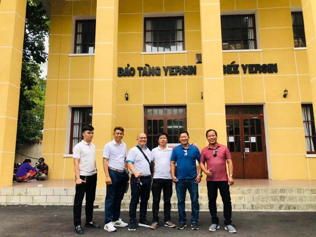 Khách tham quan bảo tàng Alexandre Yersin