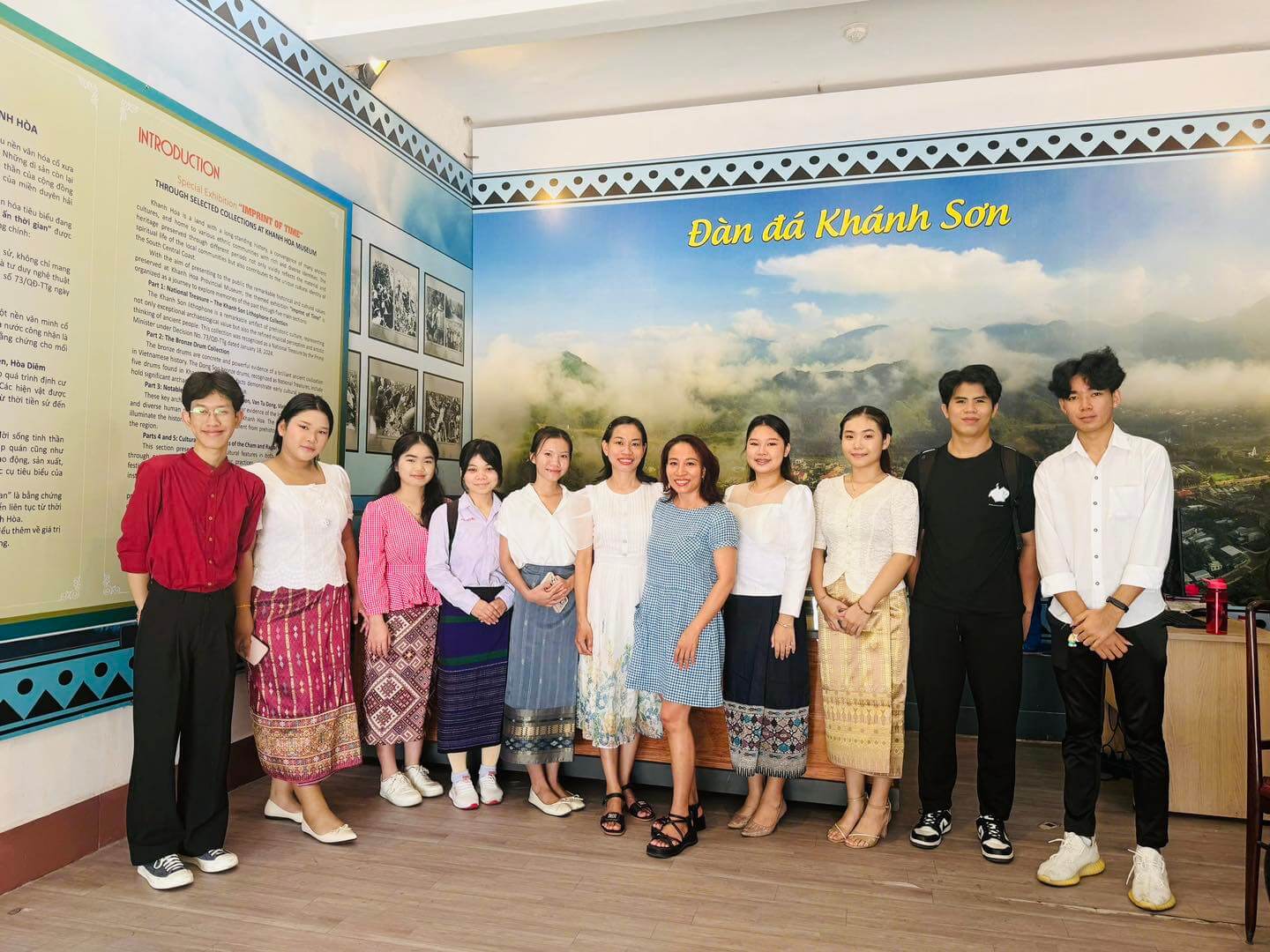  Lưu giữ kỷ niệm tại một góc bảo tàng