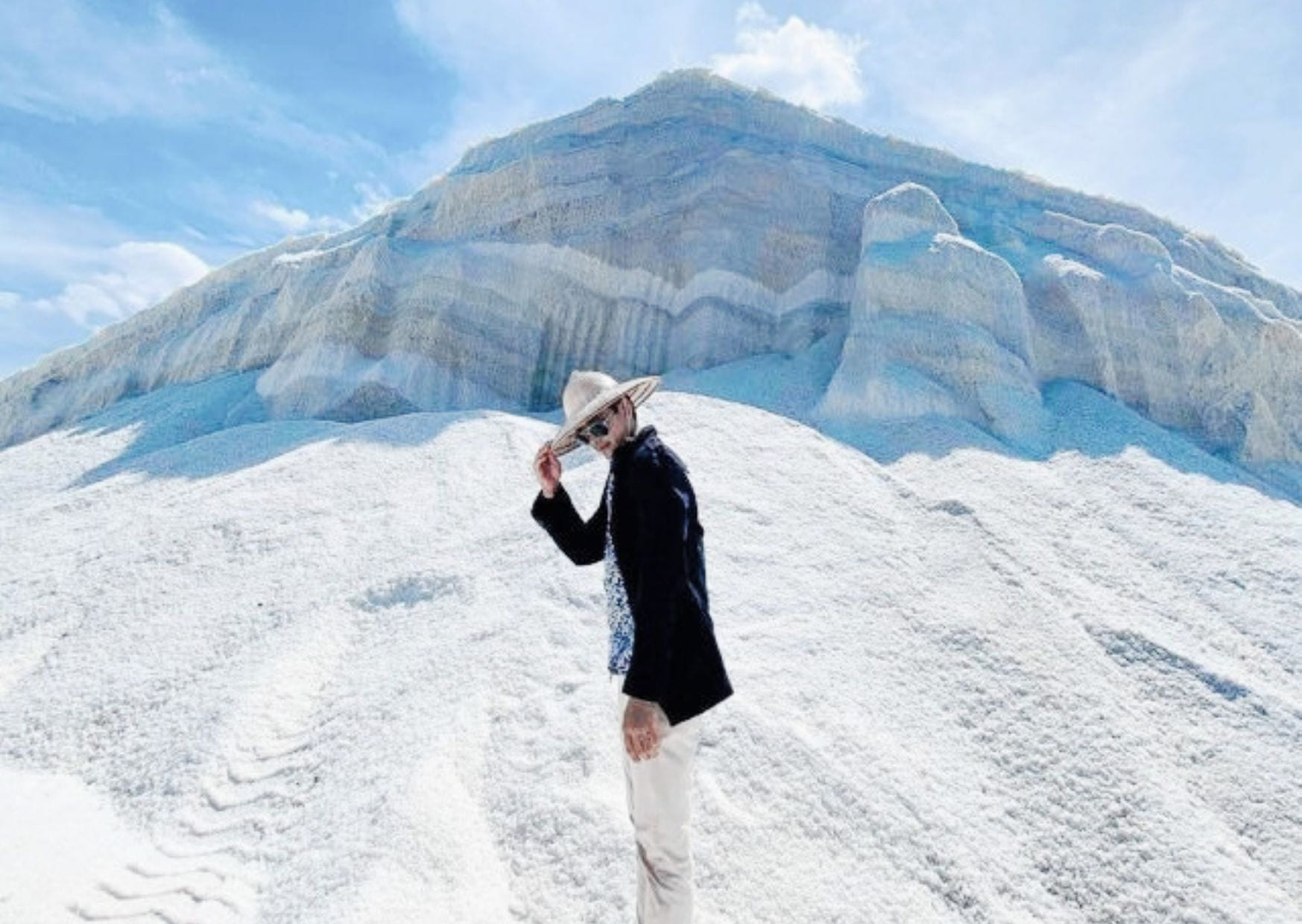 Đụn muối khổng lồ trên cánh đồng muối