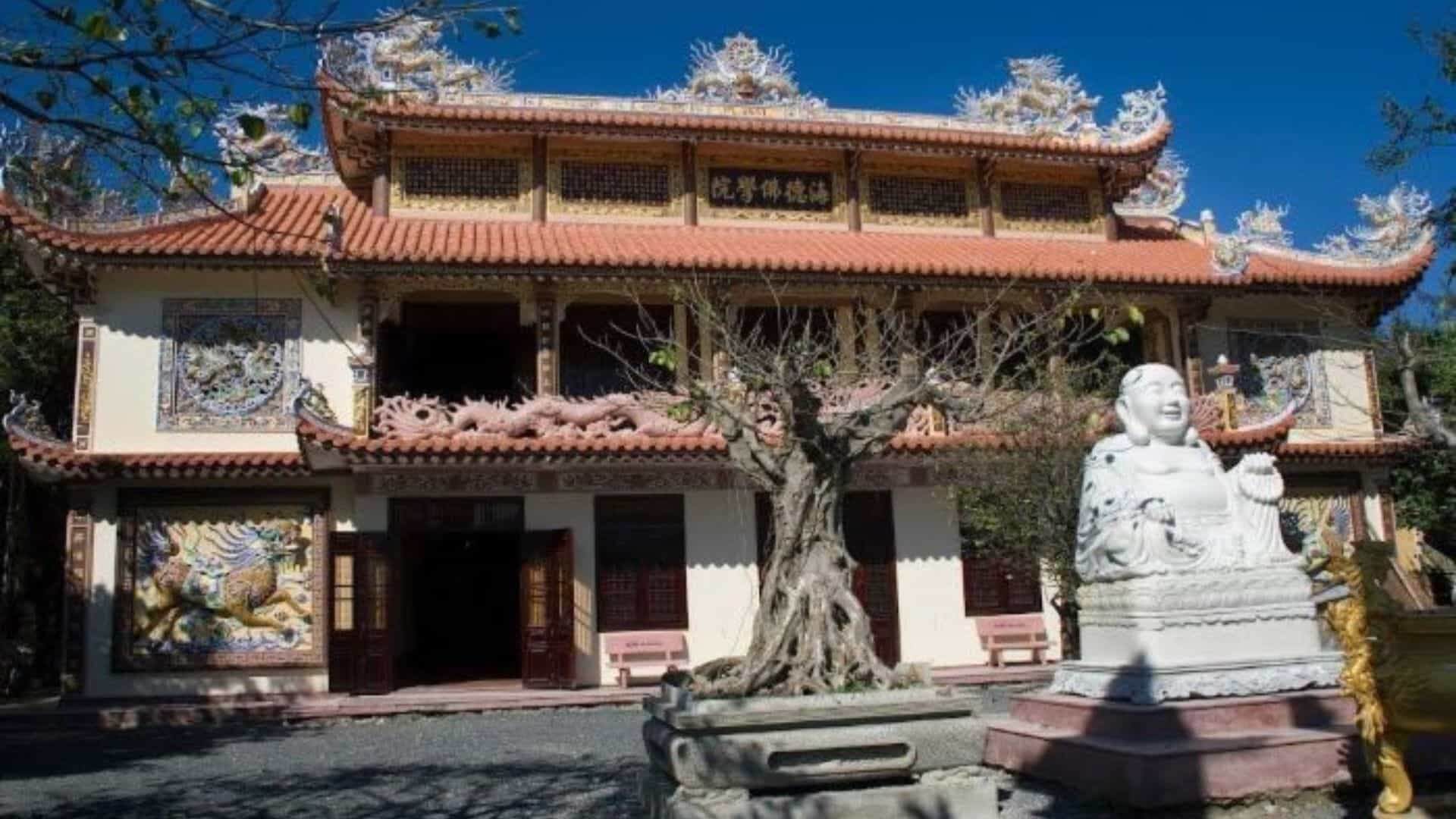 Chùa Hải Đức linh thiêng giữa lòng phố biển Nha Trang nhộn nhịp