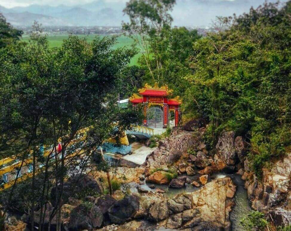 Chùa Suối Đổ Nha Trang – Hành trình chiêm bái giữa non nước linh thiêng 12 Chùa ban đầu có tên là Phật Tổ sau đó đổi thành Suối Đổ như hôm nay