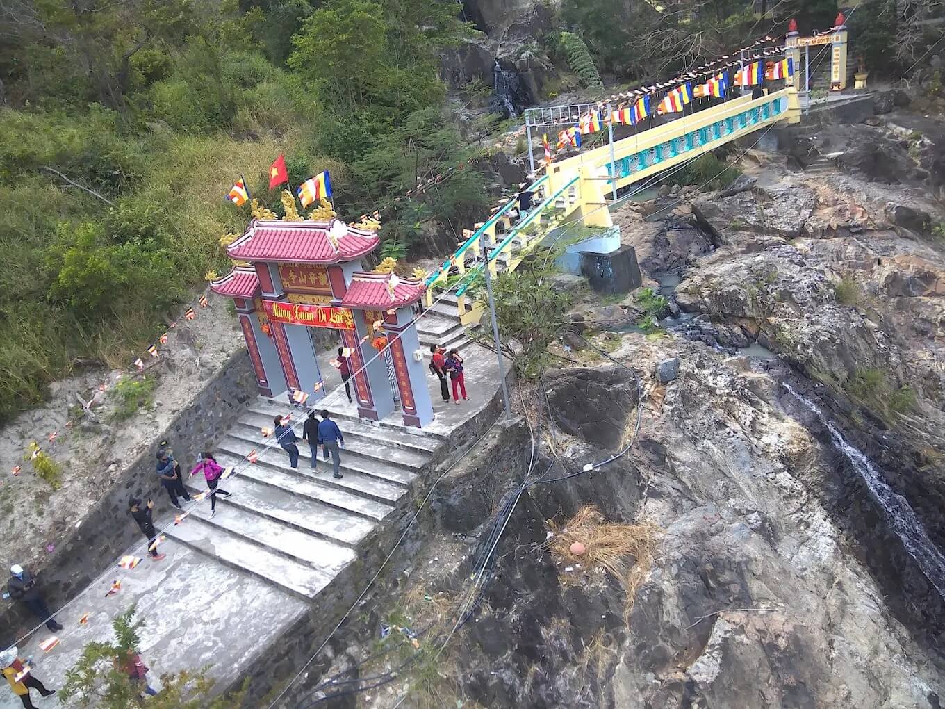 Chùa Suối Đổ Nha Trang – Hành trình chiêm bái giữa non nước linh thiêng 14 Cung đường dẫn đến chùa sở hữu phong cảnh hữu tình