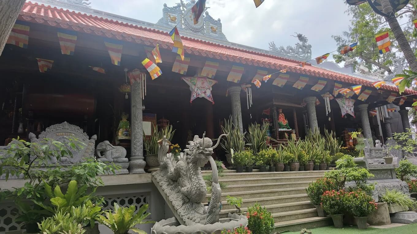 Kiến trúc chánh điện chùa Từ Tôn đậm nét Á đông truyền thống