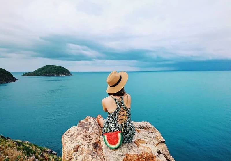 Tháng 3 đến tháng 8, trời nắng đẹp, biển trong xanh