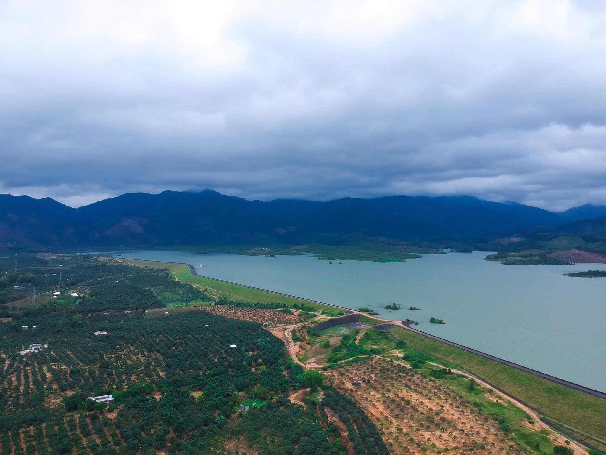 Toàn cảnh đập suối dầu