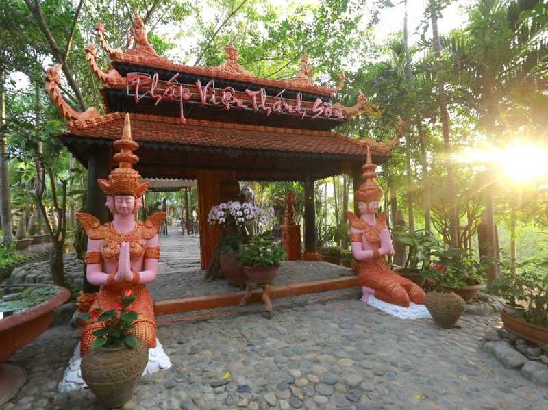 Pháp Viện Thánh Sơn là điểm đến tâm linh nổi tiếng của Khánh Hòa