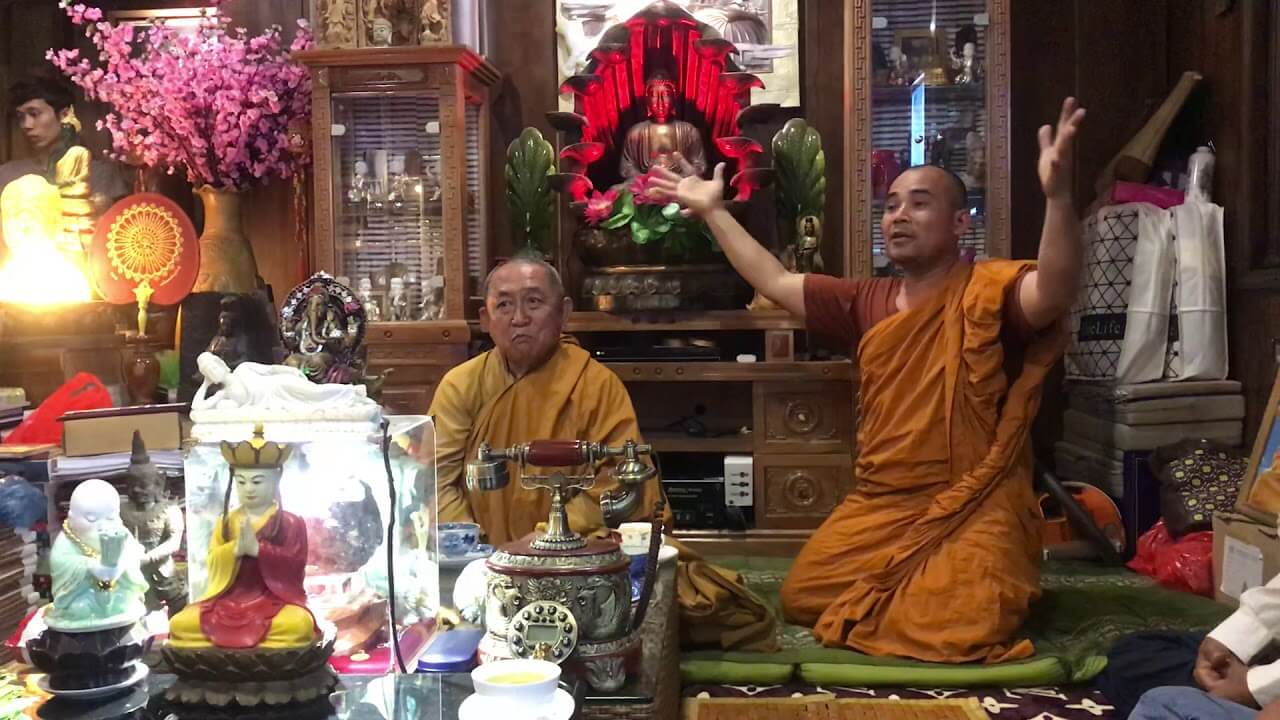 Tham gia các hoạt động tôn giáo tại Pháp Viện Thánh Sơn