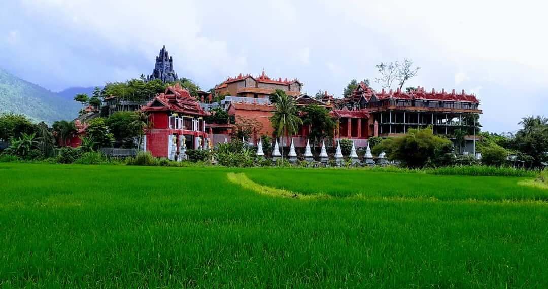 Mùa khô là thời điểm lý tưởng tham quan chùa Đất Sét