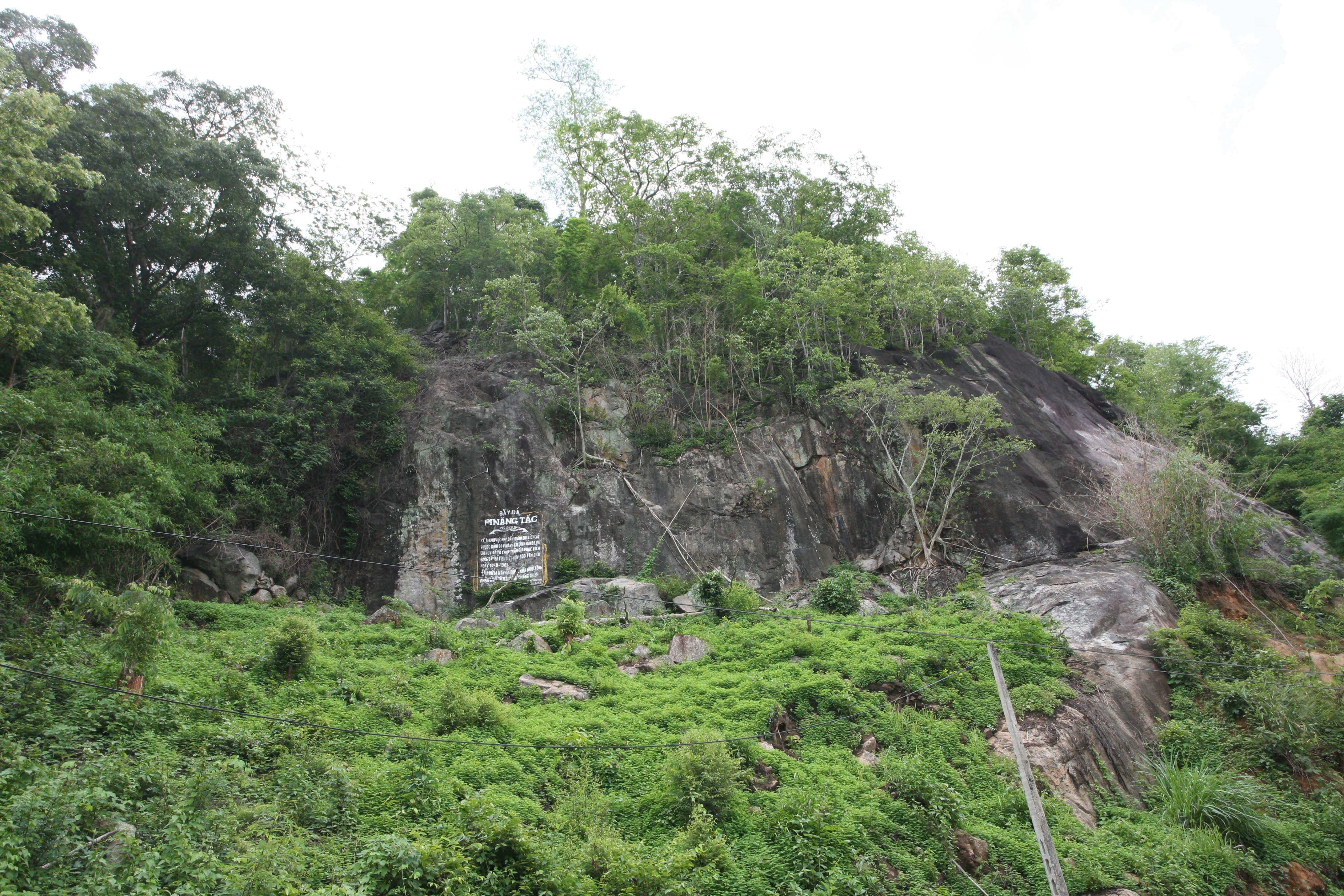 Nơi trú ẩn của đồng bào trong chiến tranh