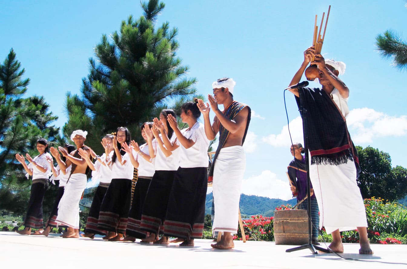 Giao lưu với đồng bào Churu