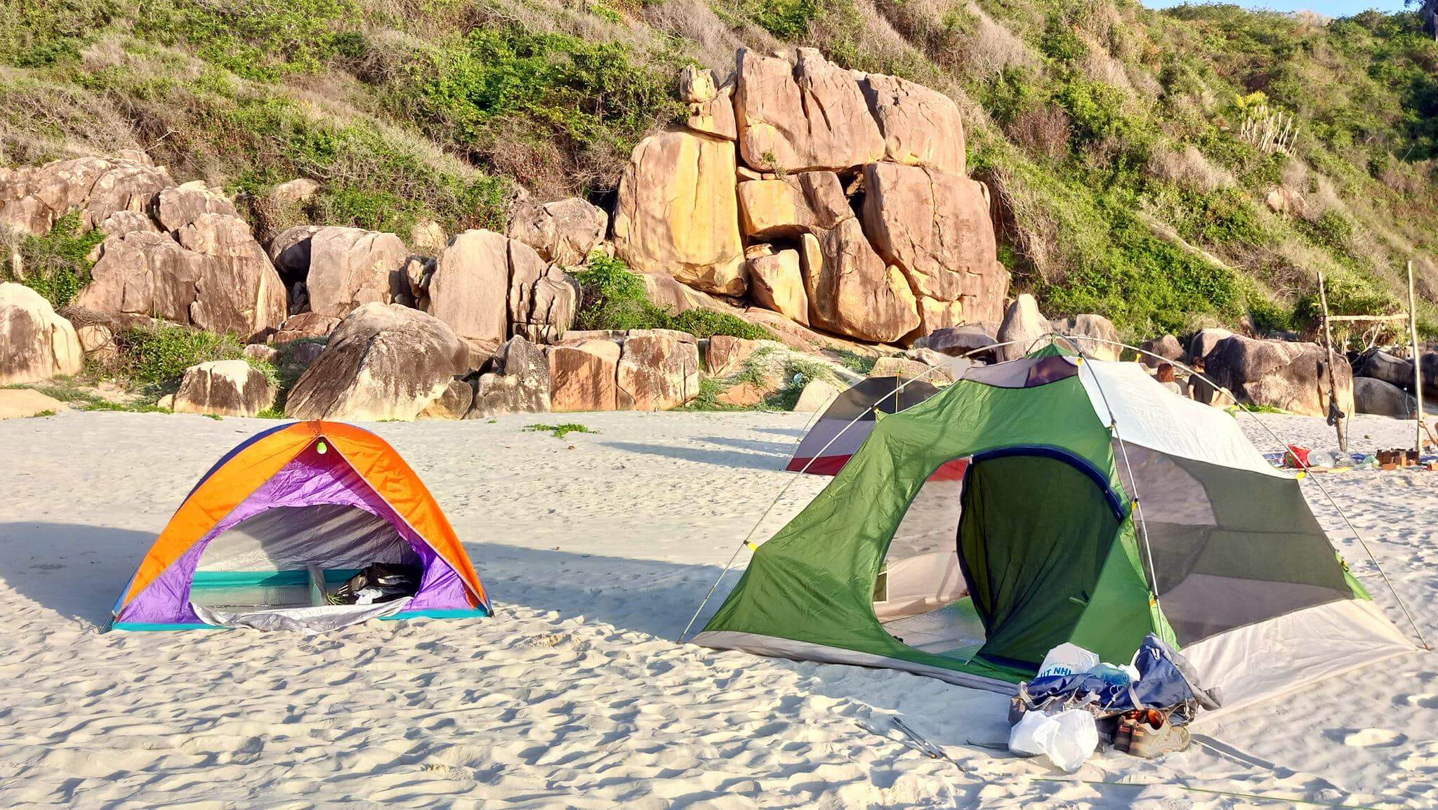 Cắm trại trên bờ biển thơ mộng