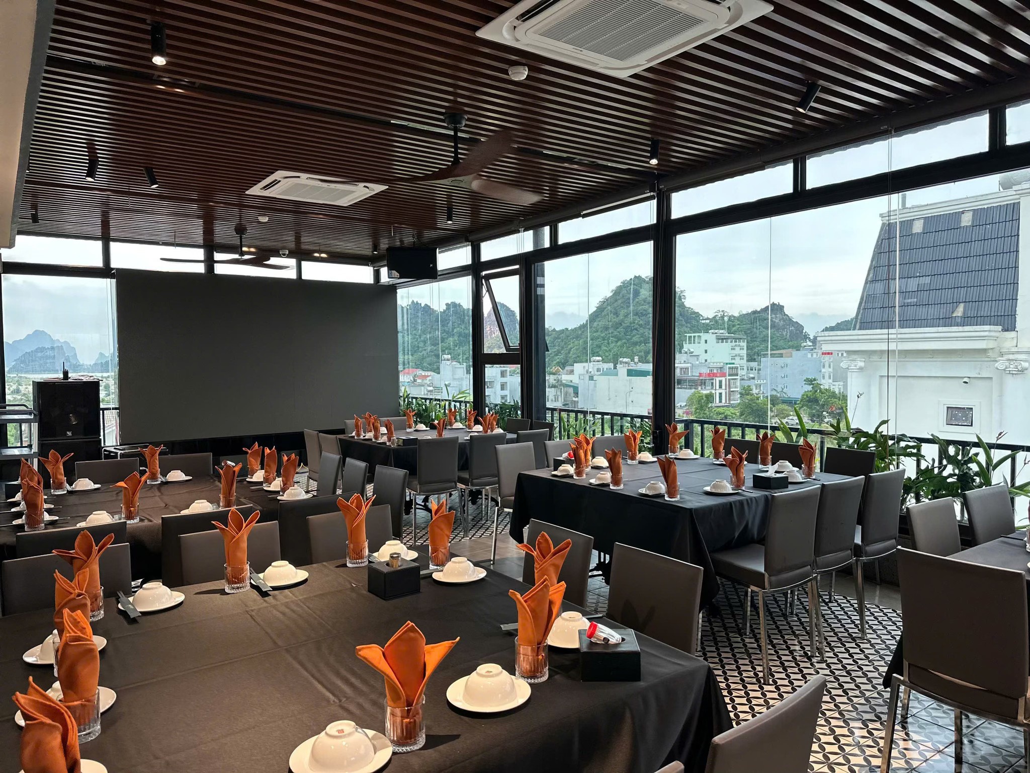 dia diem to chuc su kien tai van don 9