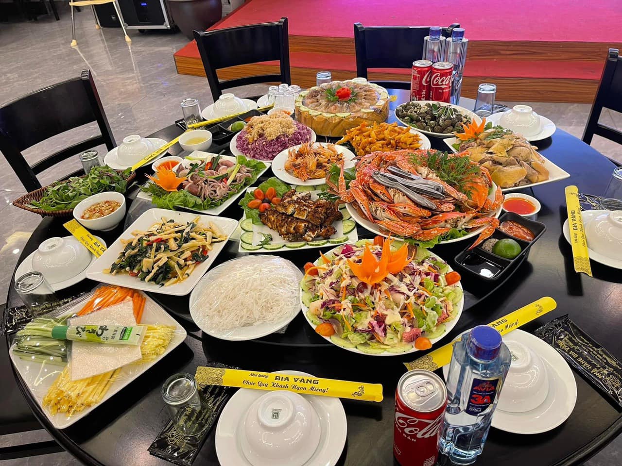 nha hang to chuc su kien gan khu du lich phuong dong van don 13