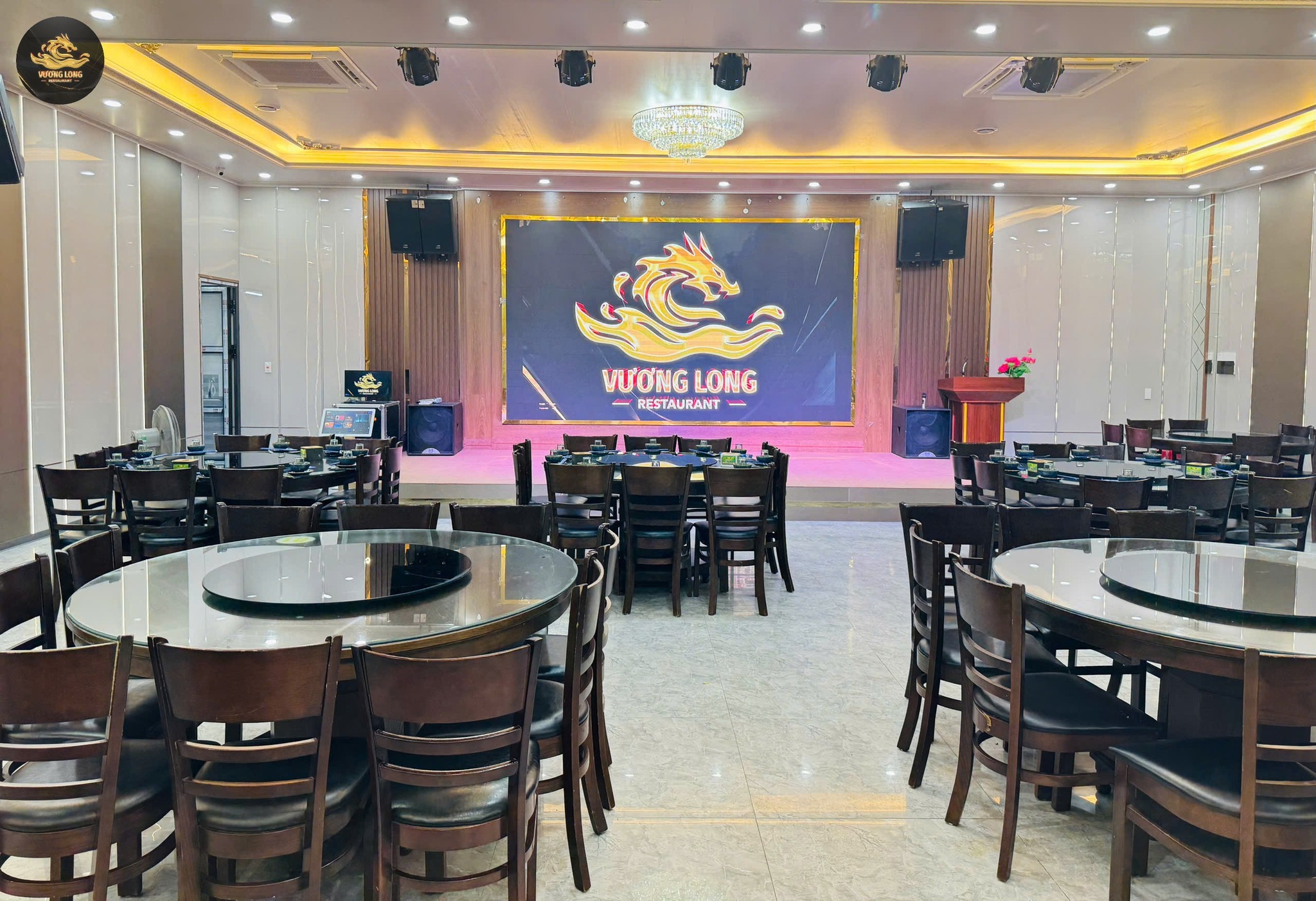 nha hang to chuc su kien gan khu du lich phuong dong van don 9